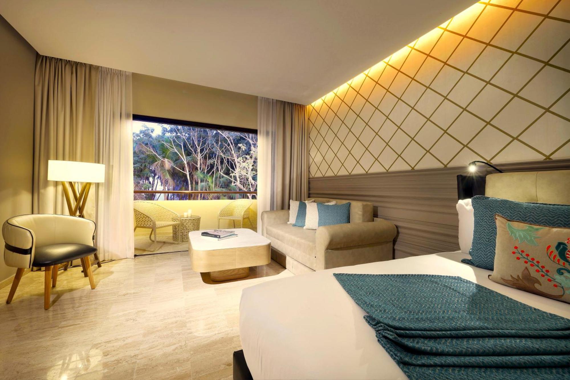 Junior Suite Poolside Ocean View